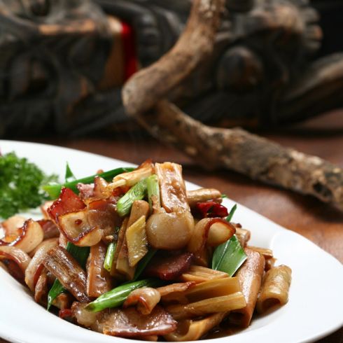 籮籮酸湯魚(yú)火鍋-野筒筍炒臘肉
